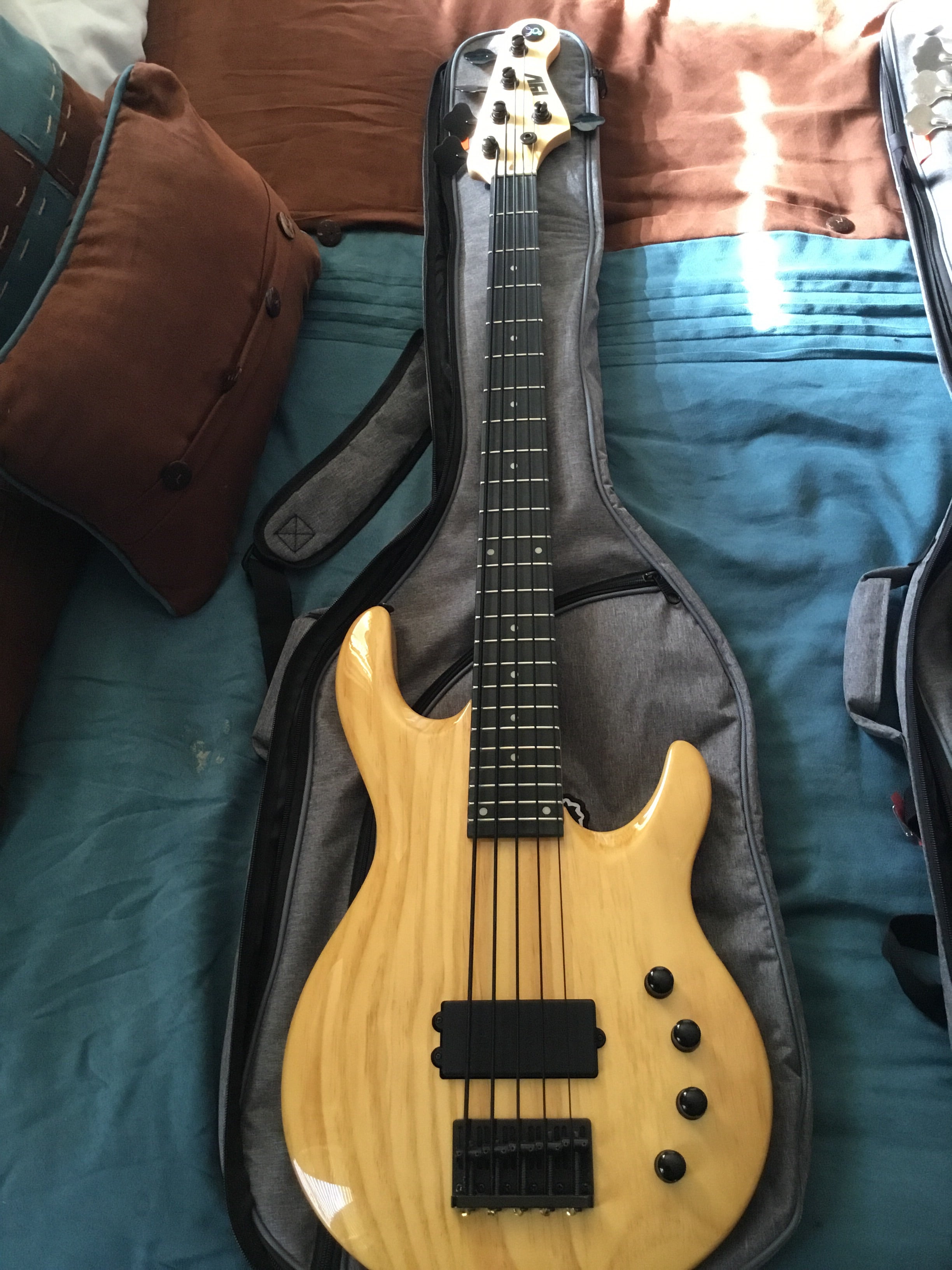 SurfZilla SZB Ivy 5 Specialty Bass